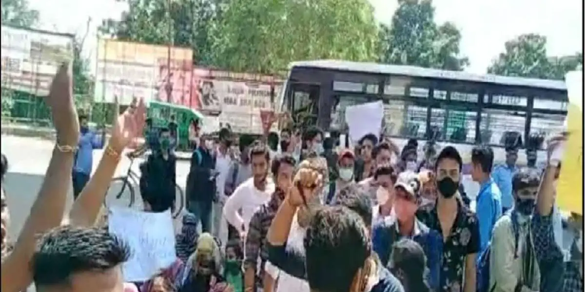 CSJMU: Medical students surrounded the CSJMU VC office, shouting slogans amid ruckus