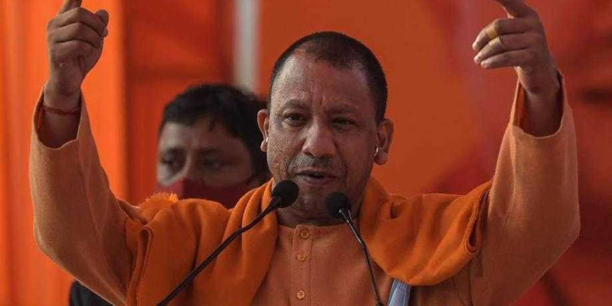 Yogi Adityanath will give tablet and smart phone to students
