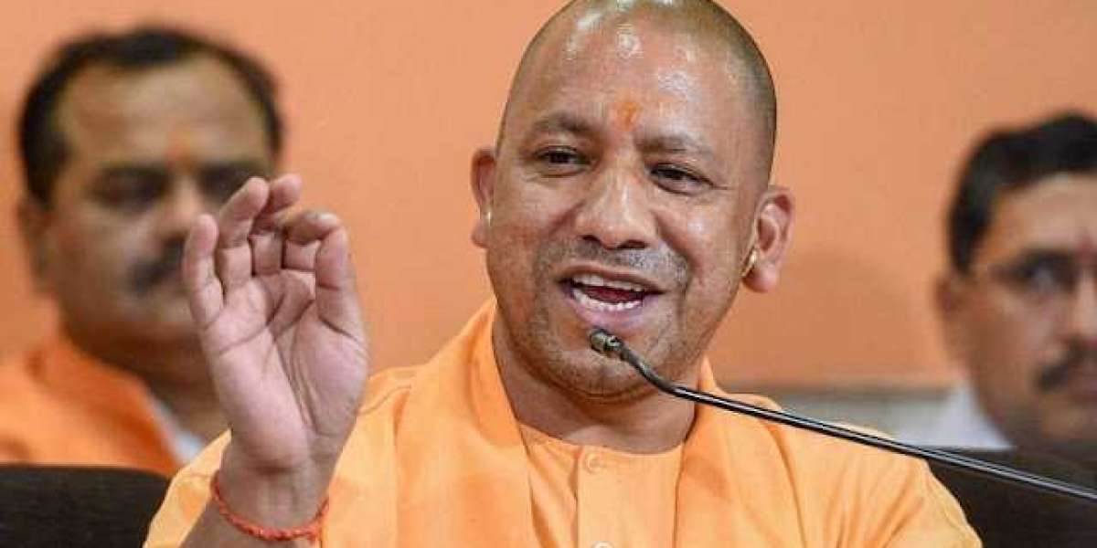 CM Yogi increased the salary of cooks-instructors, announced two sarees in a year and insurance cover of 5 lakhs