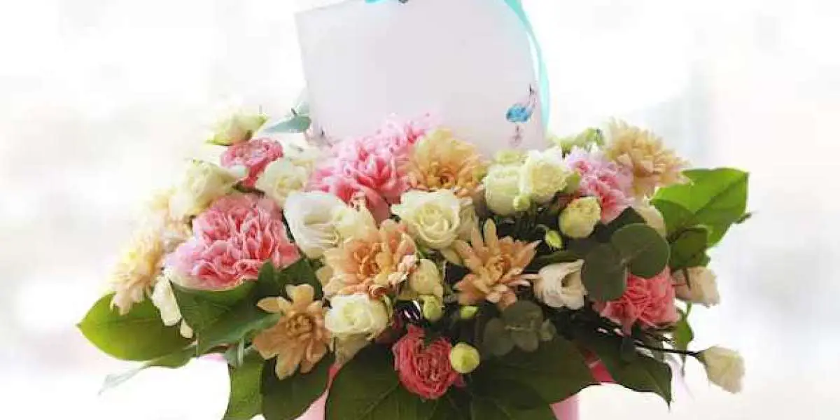 Cosmeagardens: Anniversary Flower Gifts for Every Special Year