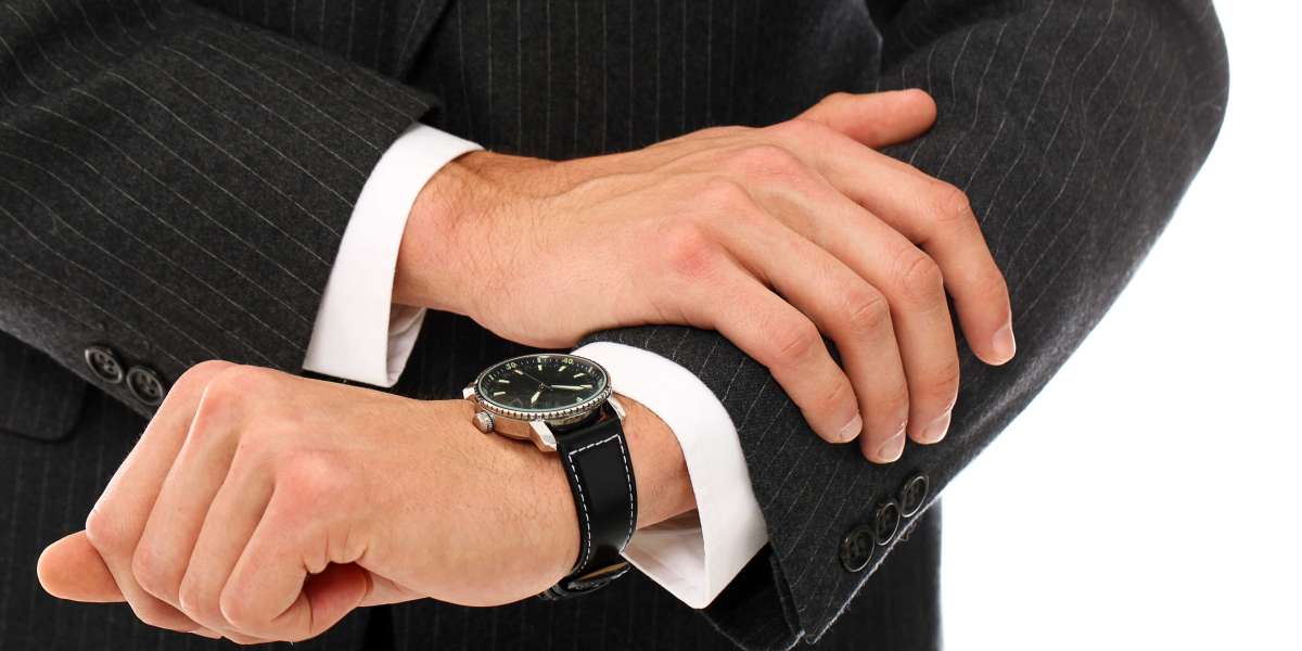 The Evolution of Wrist Watches: Bridging Tradition and Technology